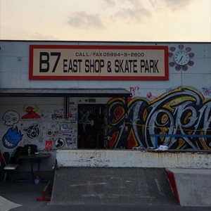 b7 logo